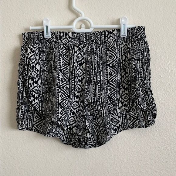 🔹4/$25 Forever 21 Tribal-Print Shorts - Picture 1 of 5